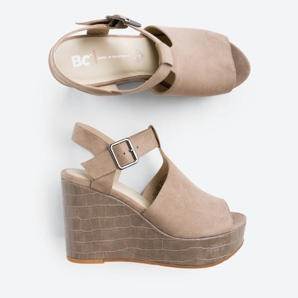 Like New, BC Footwear Taupe Women’s Platform Wedge Size 6.5